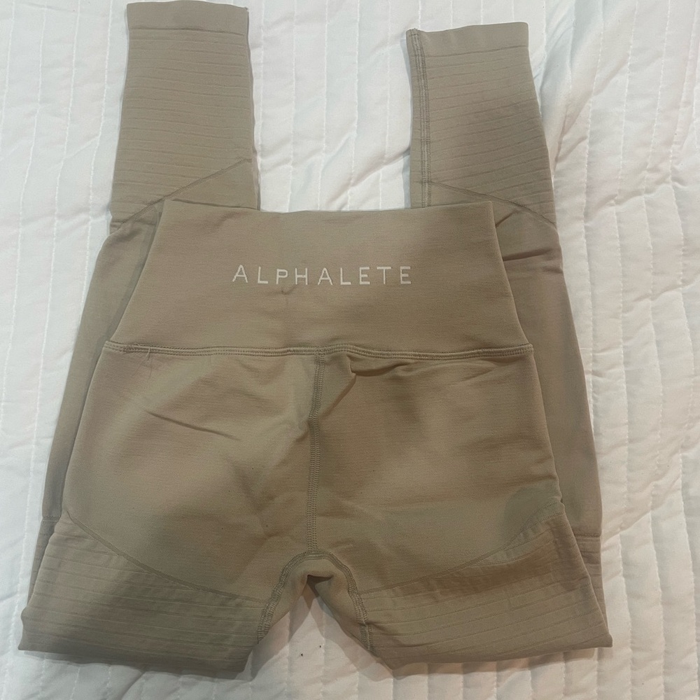 Alphalete Revival V6 leggings in color taupe size medium
